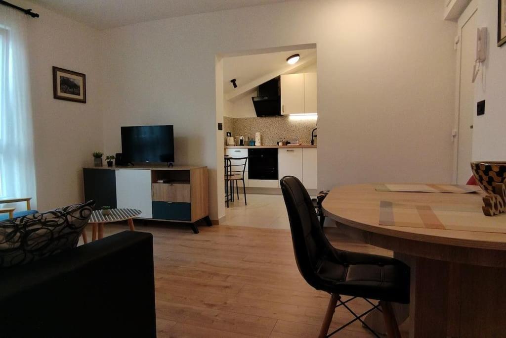 Cute Apartment Marla Art Close To Center Πούλα Εξωτερικό φωτογραφία